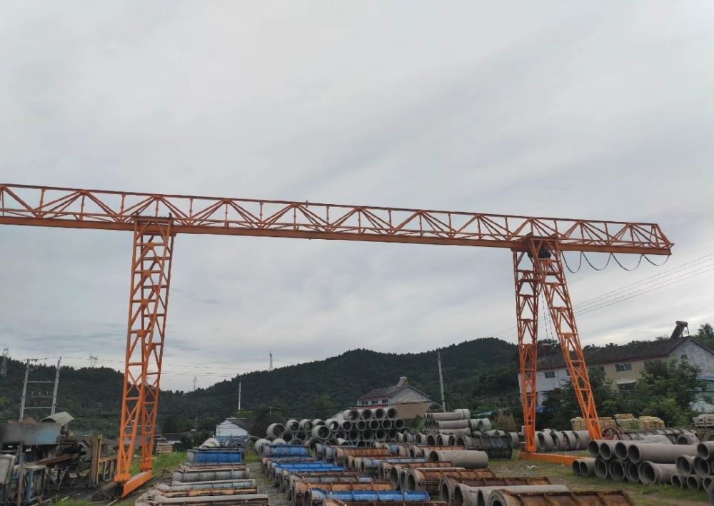 陜西西安龍門吊廠家、MH型電動單梁門式起重機出廠價格