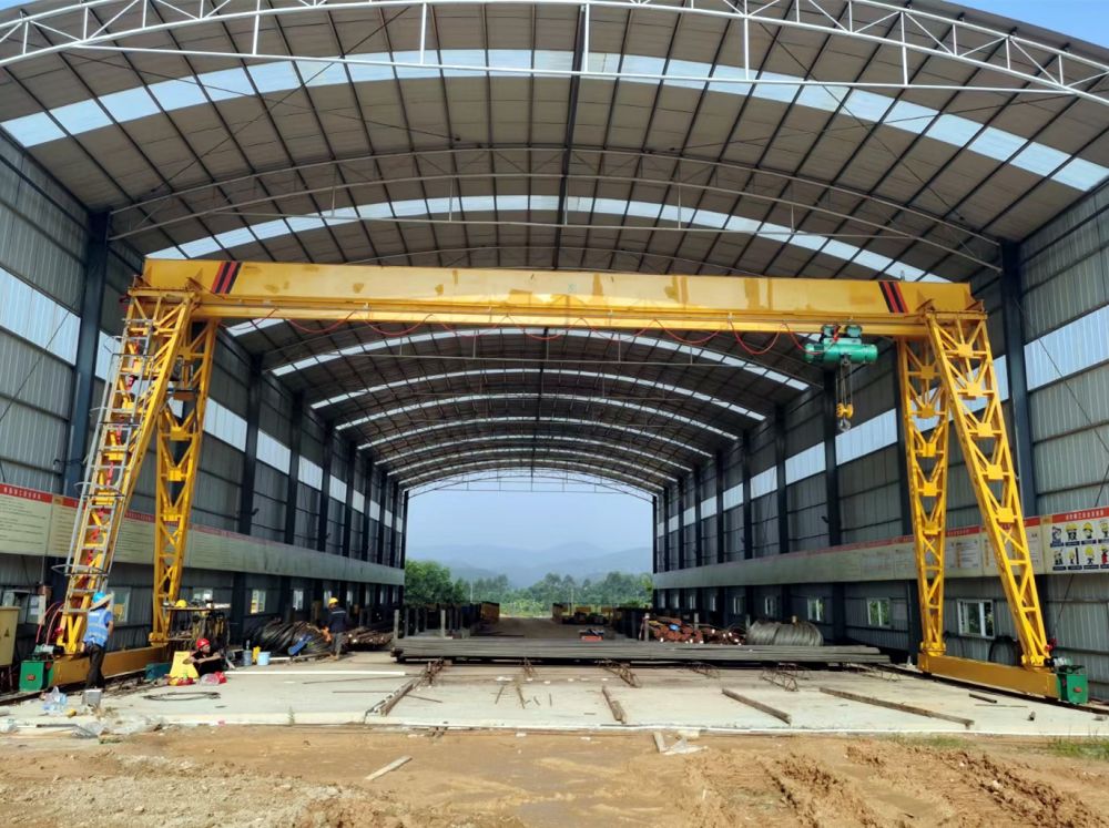 安陽龍門吊廠家、電動單梁門式起重機型號、參數及安裝維修價格