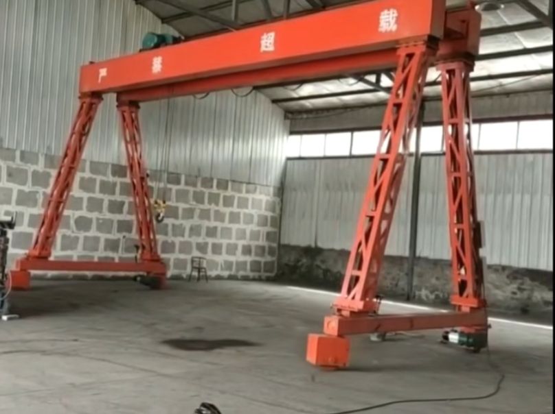 龍門吊生產廠家、電動無軌自行走門式起重機