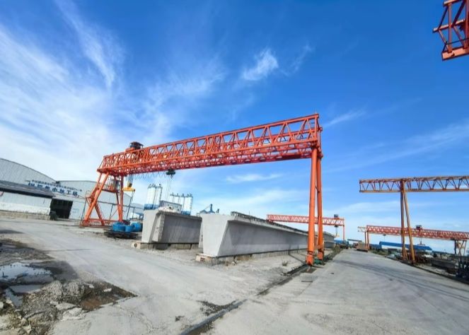 信陽龍門吊、制梁場門式起重機(jī)制造、出租租賃、安裝維修