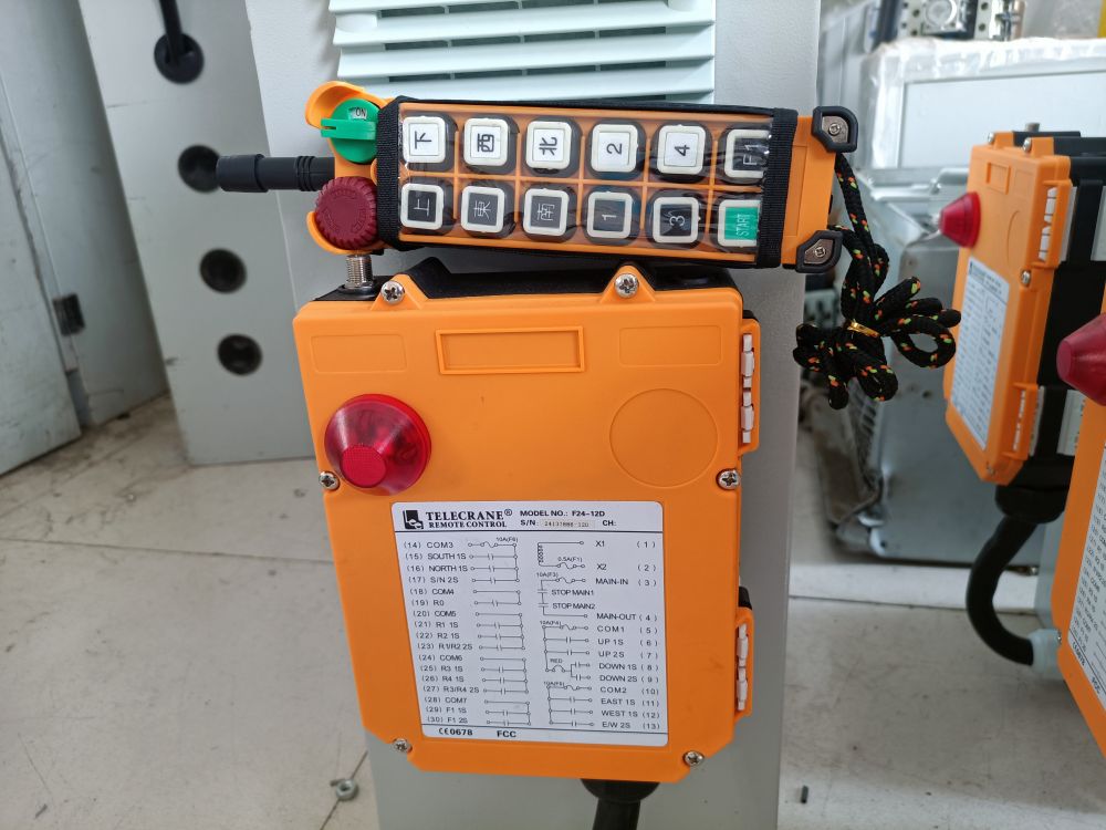 帶安全鑰匙的起重機遙控器、遙控器加裝安全鑰匙