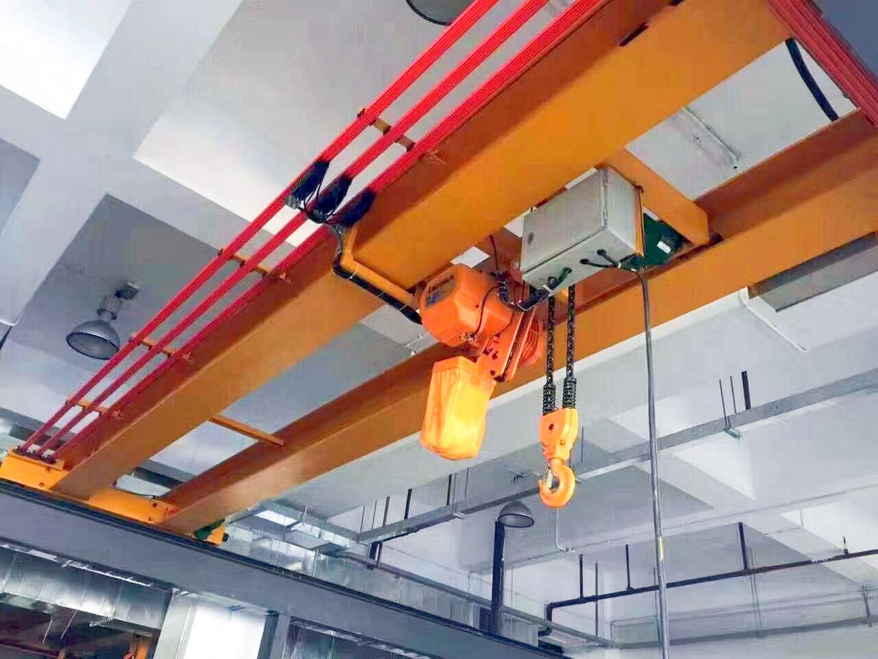 LH型電動葫蘆雙梁起重機.jpg