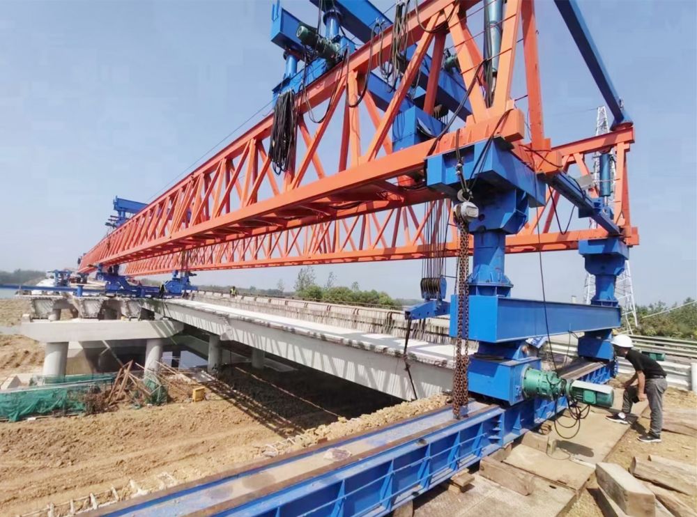 架橋機(jī)型號(hào)規(guī)格、架橋機(jī)技術(shù)參數(shù)、架橋機(jī)廠家制造安裝調(diào)試、修理維修